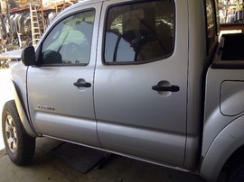 2008 TOYOTA TACOMA, SILVER, SR5, CREW CAB, 4.0L, AT, 4WD.  Z25078